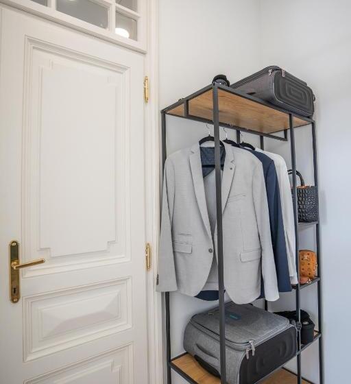 Студио Стандарт с Балконом, V62 Studio Apartments  In The Downtown