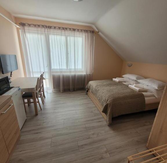 Номер Стандарт Вид на Сад, Azta Central Apartments