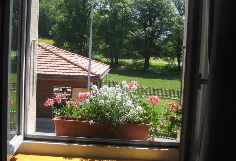 Номер Стандарт, Bed & Breakfast Aux Enges