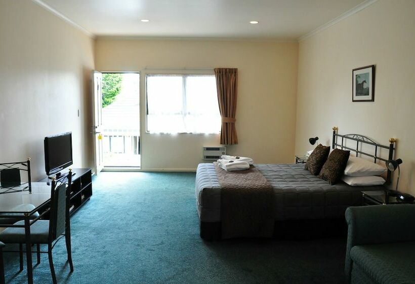 Студио Executive, O Reillys Motel