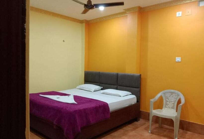اتاق لوکس, Goroomgo Sahoo Palace Puri   Prime Location Near Sea Beach   Excellent Service With Parking Faciliti