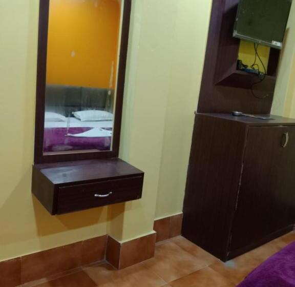اتاق لوکس, Goroomgo Sahoo Palace Puri   Prime Location Near Sea Beach   Excellent Service With Parking Faciliti