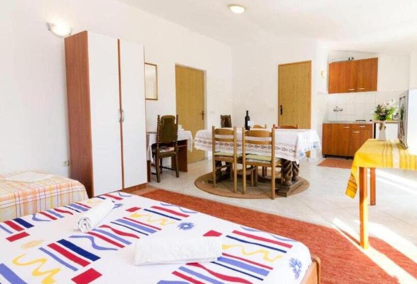 Номер Стандарт Вид на Сад, Guest House Sobra 38