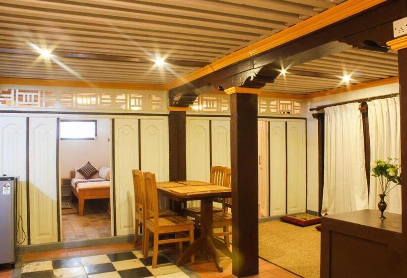 اتاق استاندارد با سرویس بهداشتی مشترک, Hiranya Guest House