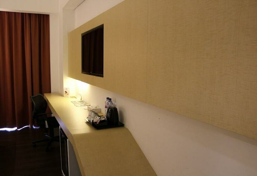 Номер Superior, Brits Hotel Karawang