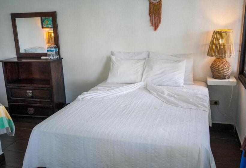 اتاق استاندارد چهار تخته با چشم‌انداز دریا, Marbella Eco Lodge