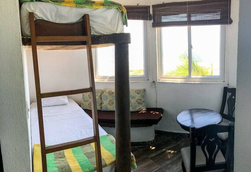 اتاق استاندارد چهار تخته با چشم‌انداز دریا, Marbella Eco Lodge