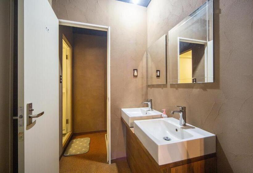 5 Bedroom Apartment, 045 Hostel Yoshidamachi