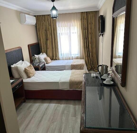 اتاق لوکس, Loost Town Inn