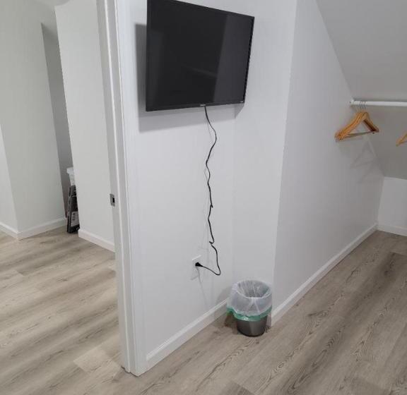 Номер Стандарт Индивидуальный, The Upper Room At Fuller Ave, Euclid Oh