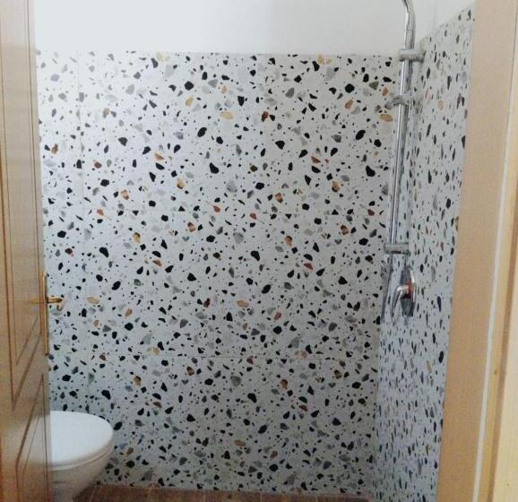 Cameră Standard, Vellezrit Shkambi