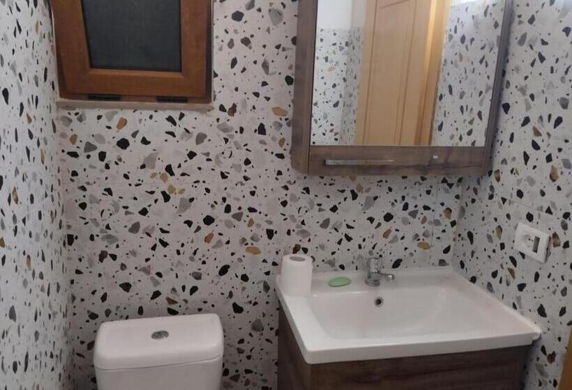 Suite Familiar, Vellezrit Shkambi