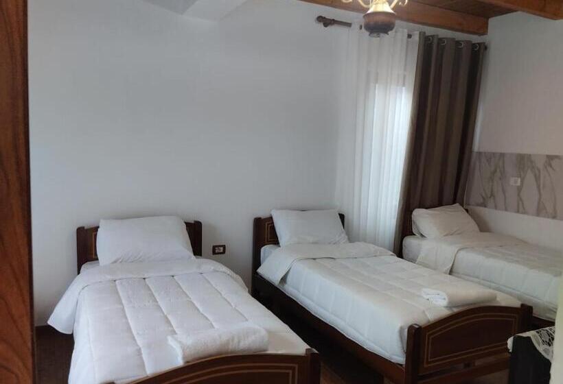 Cameră Deluxe cu Vedere la Munte, Vellezrit Shkambi