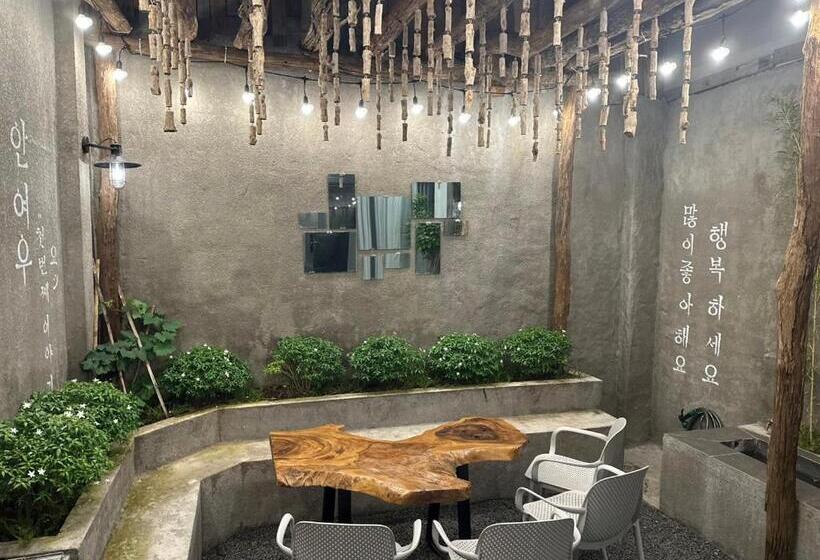 اتاق استاندارد با تخت بزرگ, Windy S House   Homestay & Cafe   Vũng Tàu