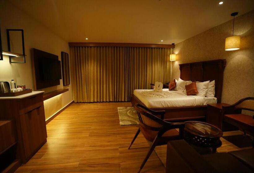 Люкс, Capital Luxury Suites