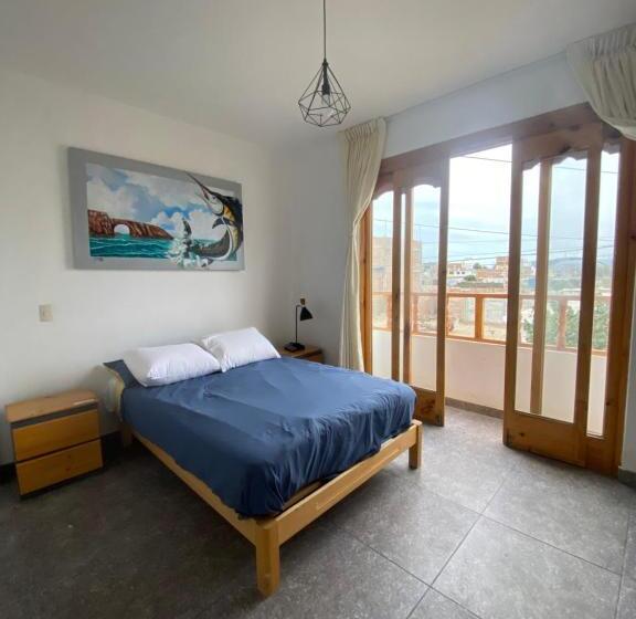 غرفة ديلوكس مزودة بشرفة, Ravenala Paracas Hostel
