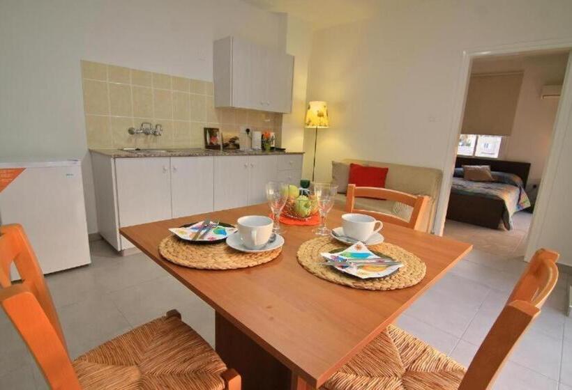 آپارتمان خانواده 1 خوابه, S Sari Flats