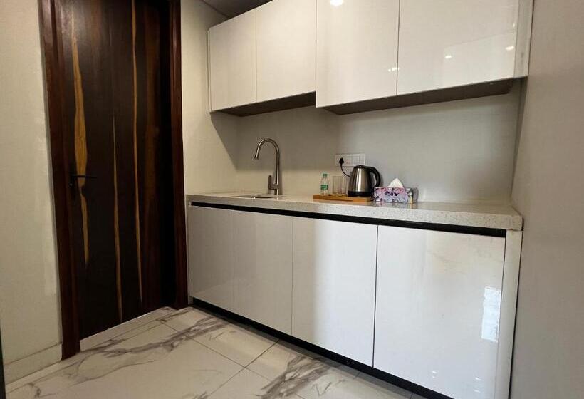 带阳台套房, Hoften Sukh Vasa, Sector 51 Gurgaon