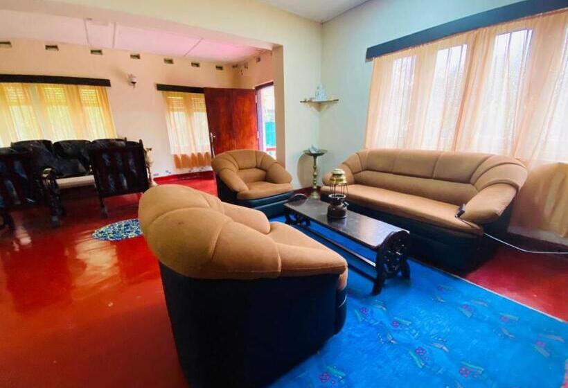 Номер Стандарт Вид на Сад, Ambalama Hostel