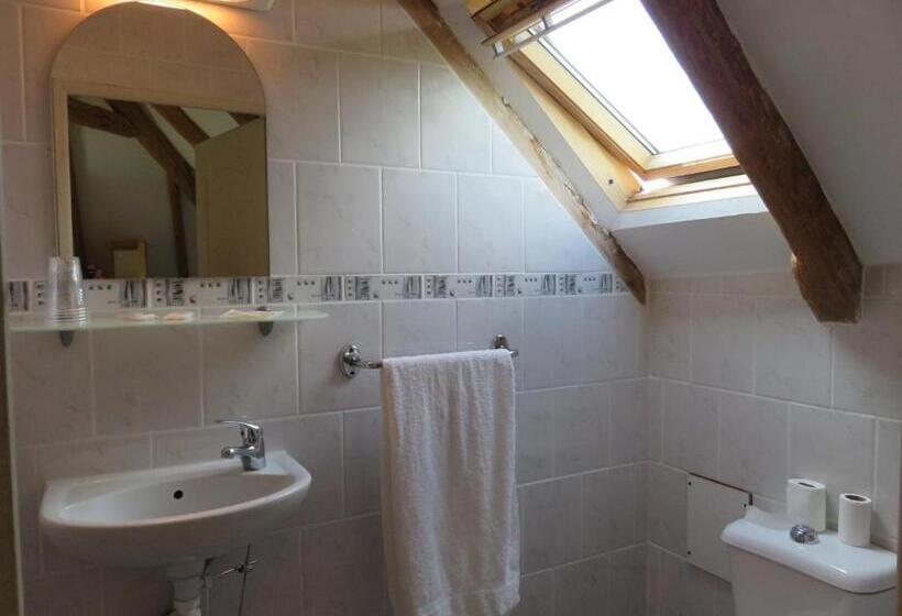 Семейный Номер, Café De La Place Gîte & Chambres D Hôtes Lou Pastre