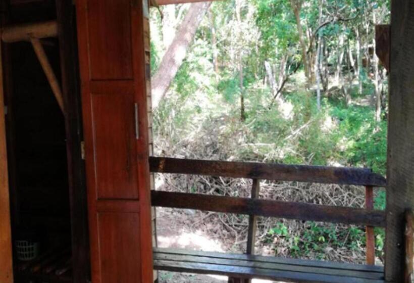 Семейное Бунгало, Bonhomie Beach Cottage