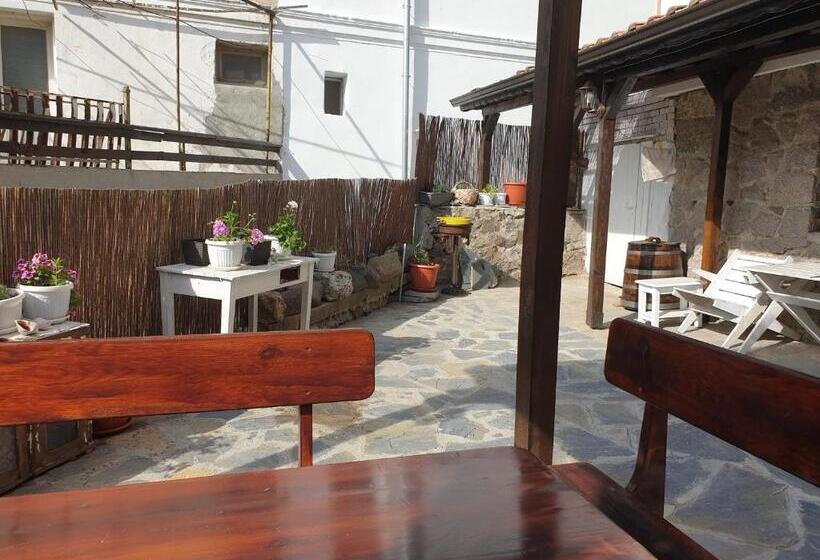 חדר משפחתי נוף לים, Guest House Antique