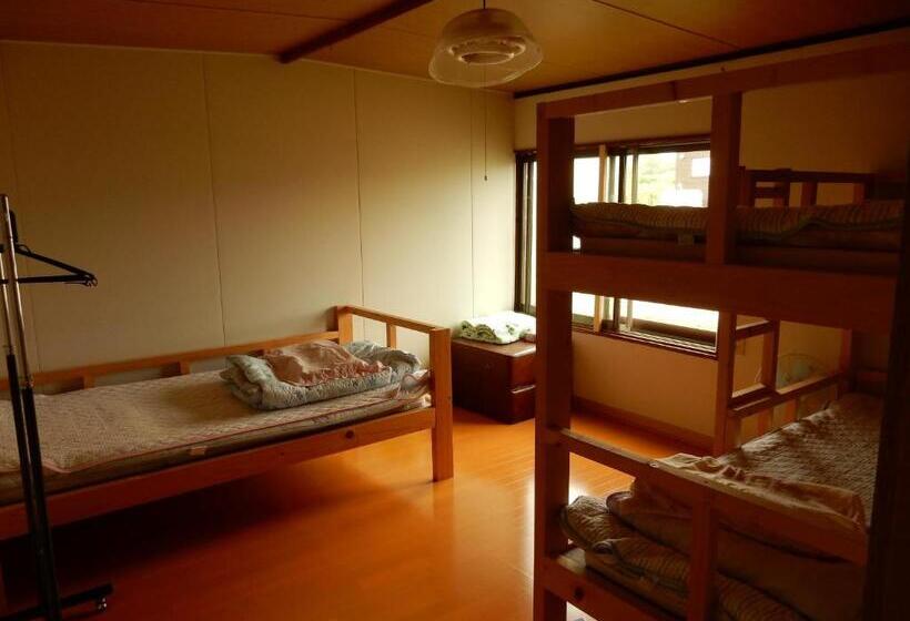 Кровать в Общей Комнате, Guest House Nisshin