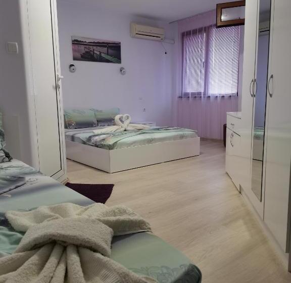 غرفة قياسية ثلاثية مزودة بشرفة, Primorski Briz Guest House