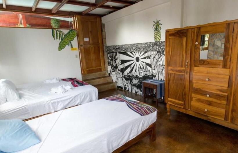 اتاق لوکس با تخت بزرگ, Nuestra Casa