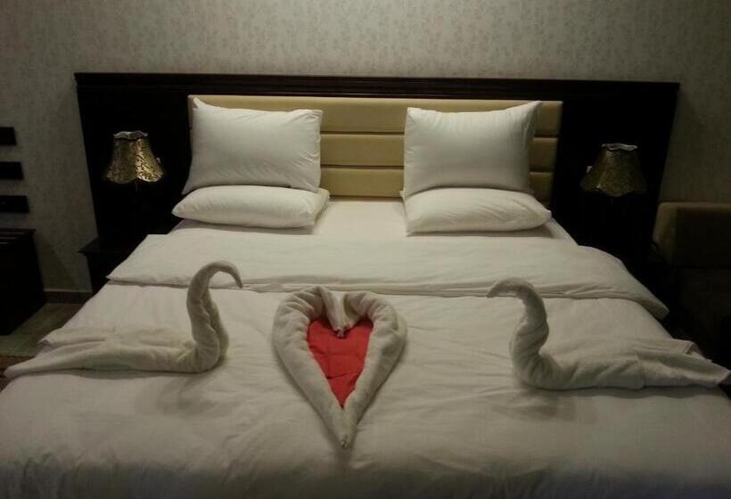 سوئیت با بالکن, Royal Suites