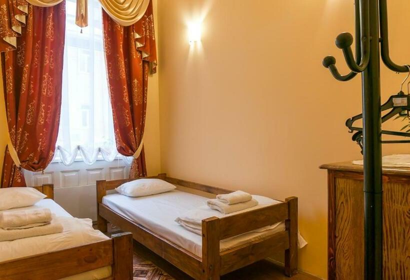Номер Стандарт Совместная Ванная, кімнати в центрі