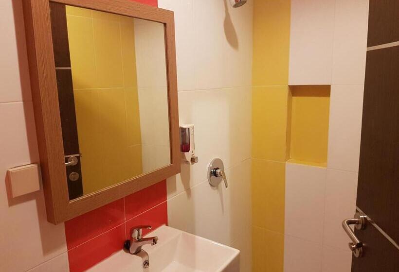 اتاق سوپریور یک تخته, Budget Hotel Ambon
