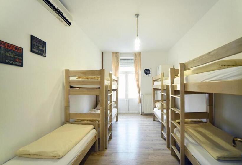 تختخواب در اتاق مشترک, Hostel Temza