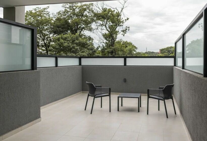 Habitación Deluxe con Balcón, Five Hotel & Residences