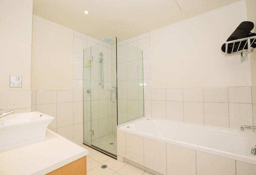Apartament Delux cu 3 dormitoare, Lakeside Apartments
