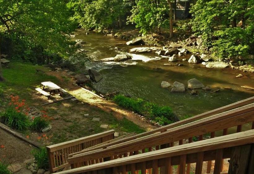 Номер Стандарт с Балконом, The Riverside Lodge At Chimney Rock