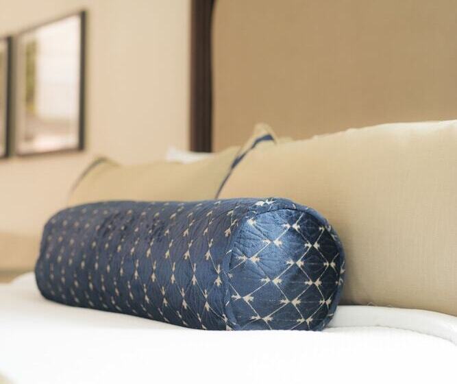 سوییت لوکس, Nopsi Hotel New Orleans
