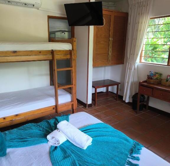 Четырехместный Номер Стандарт, Hosteria Guaracú
