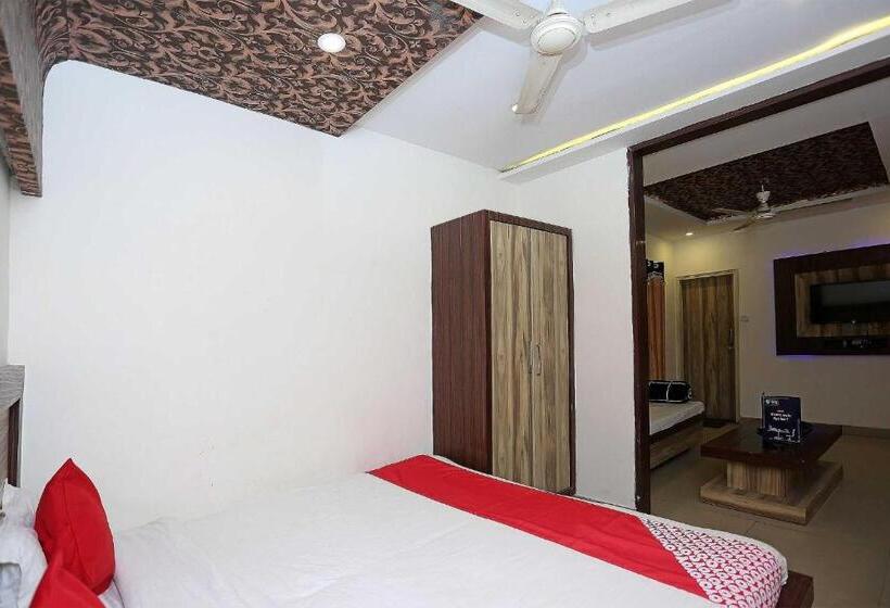اتاق کلاسیک سه تخته, Treebo China Town