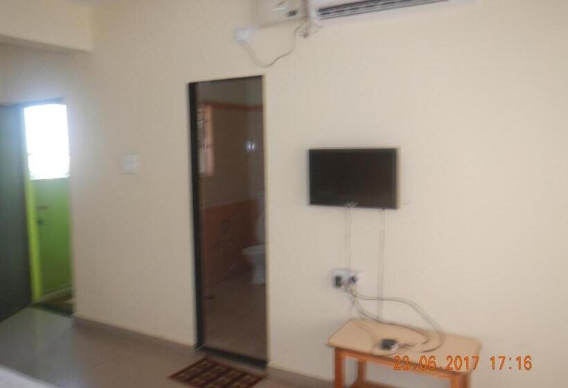 اتاق لوکس خانوادگی, Rukmini