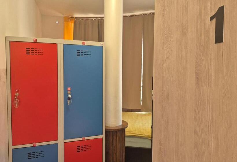 اتاق استاندارد سه تخته با سرویس بهداشتی مشترک, Bled Lesce Station Rooms And Beds