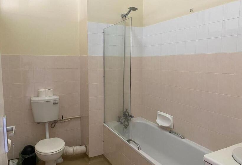 Номер Стандарт Трехместный, St Luke S Retreat Centre And Guest House