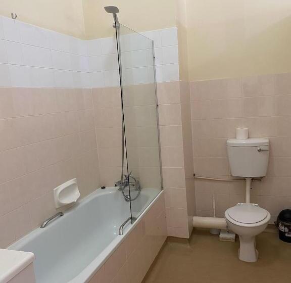 Номер Стандарт Трехместный, St Luke S Retreat Centre And Guest House