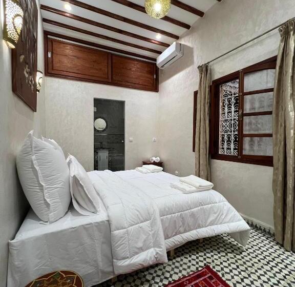 غرفة قياسية, Riad Safia