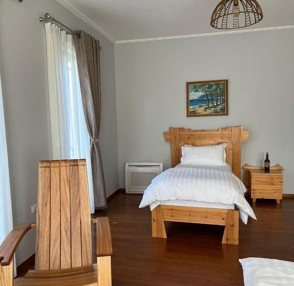 이그제큐티브 트리플, Nurellari Winery Cellar And Guest House
