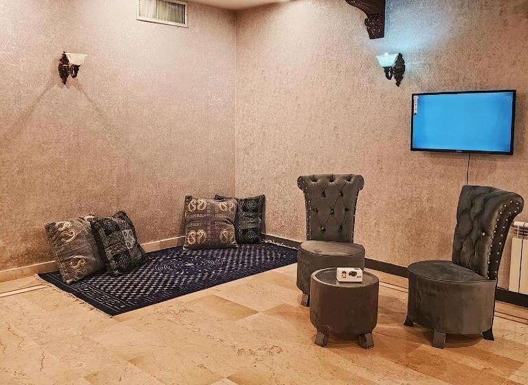 اتاق خانوادگی, Ks Residensia
