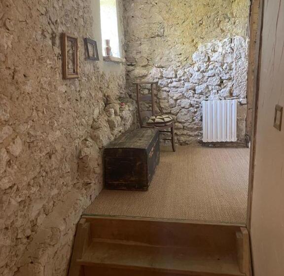 Четырехместный Номер Стандарт, Hameau Du Hour   Chambre D Hôtes Et Gîtes