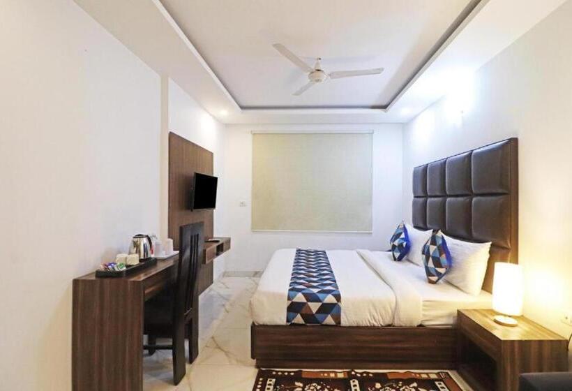 Трехместный Номер Deluxe, Gloab Residency Near Delhi Airport