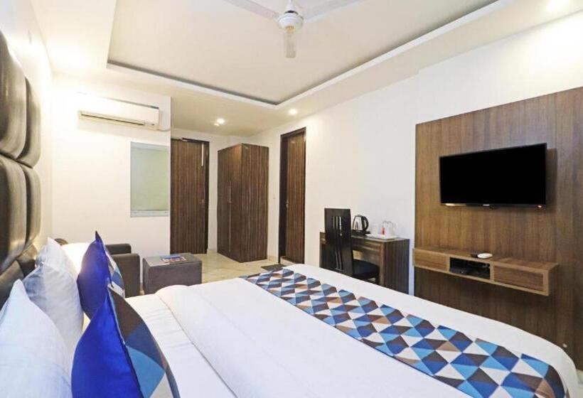 Family Suite, Gloab Residency Near Delhi Airport