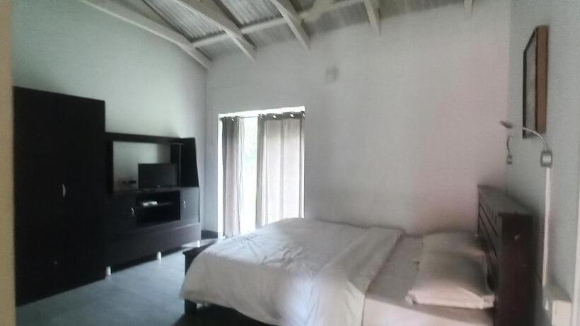 استودیوی استاندارد, Istays   The Colonial Villa, Yercaud